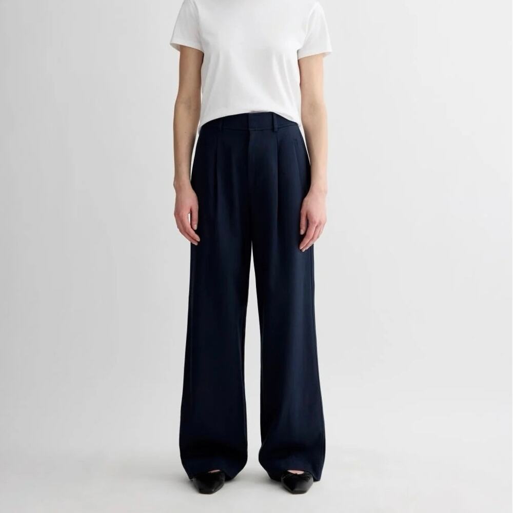 NWT Everlane The Draper Pleated Wide-Leg Pant In Buttersmooth Navy Blue Size 8